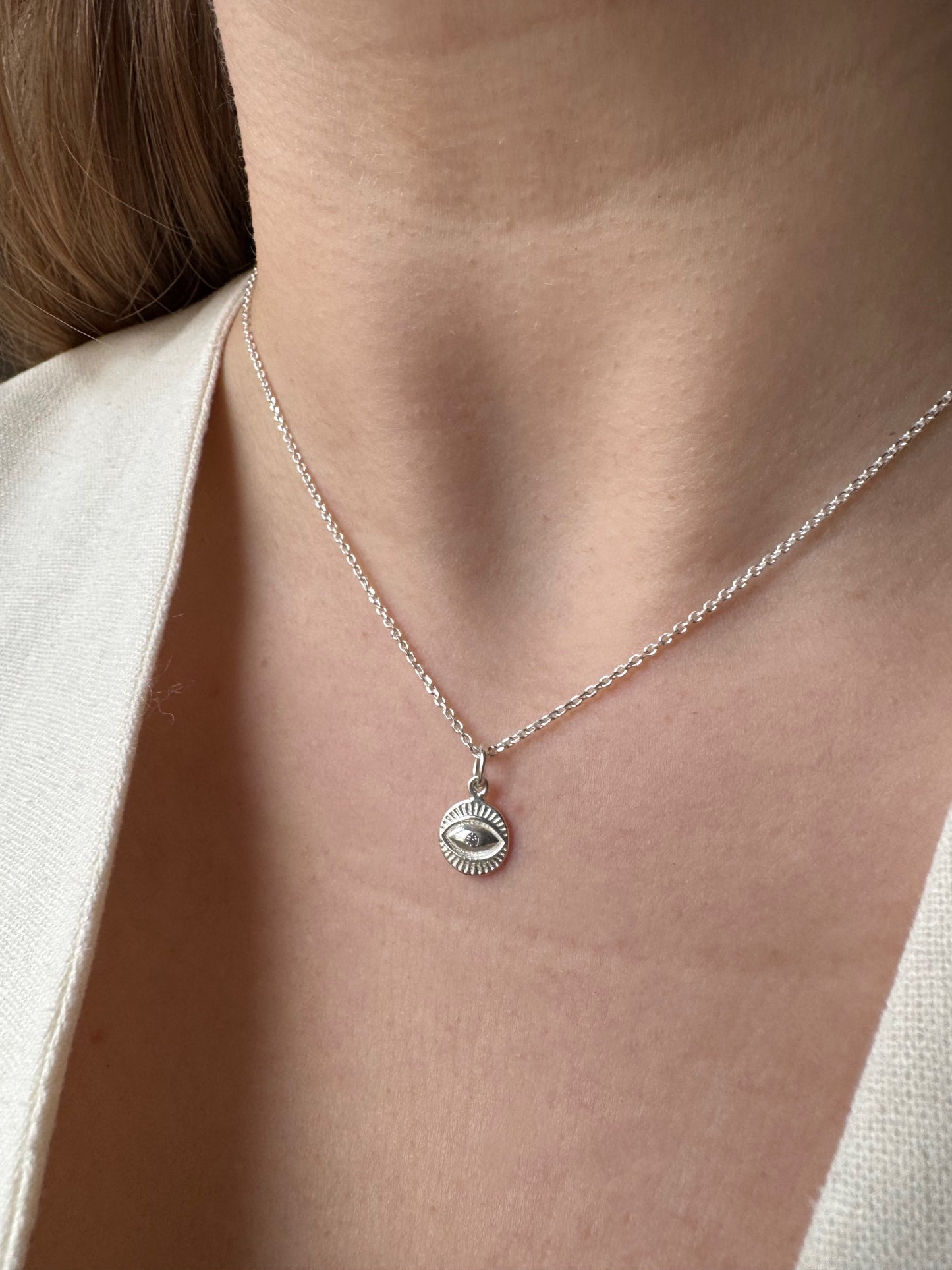 Luminous eye necklace