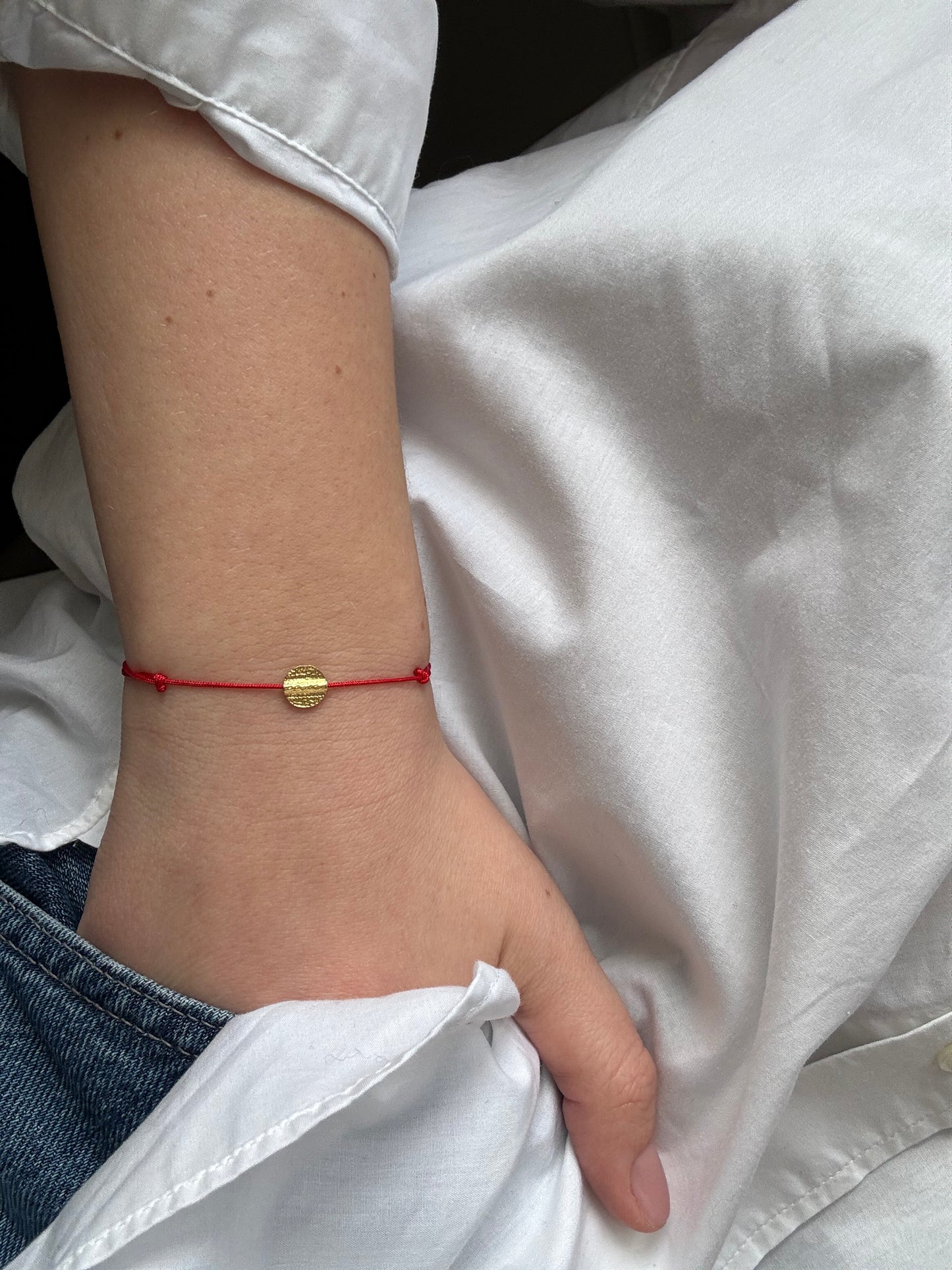 Minimal medallion bracelet