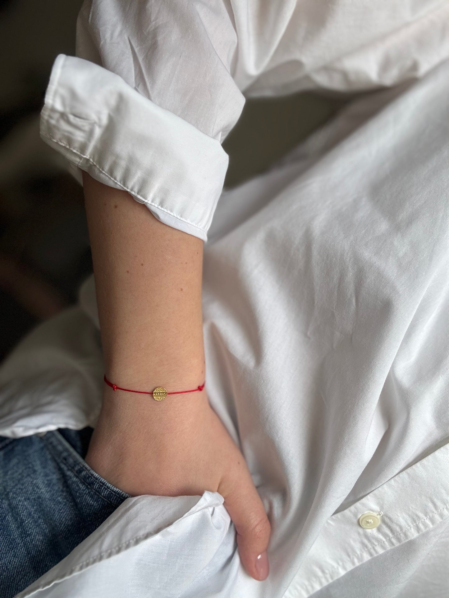 Minimal medallion bracelet
