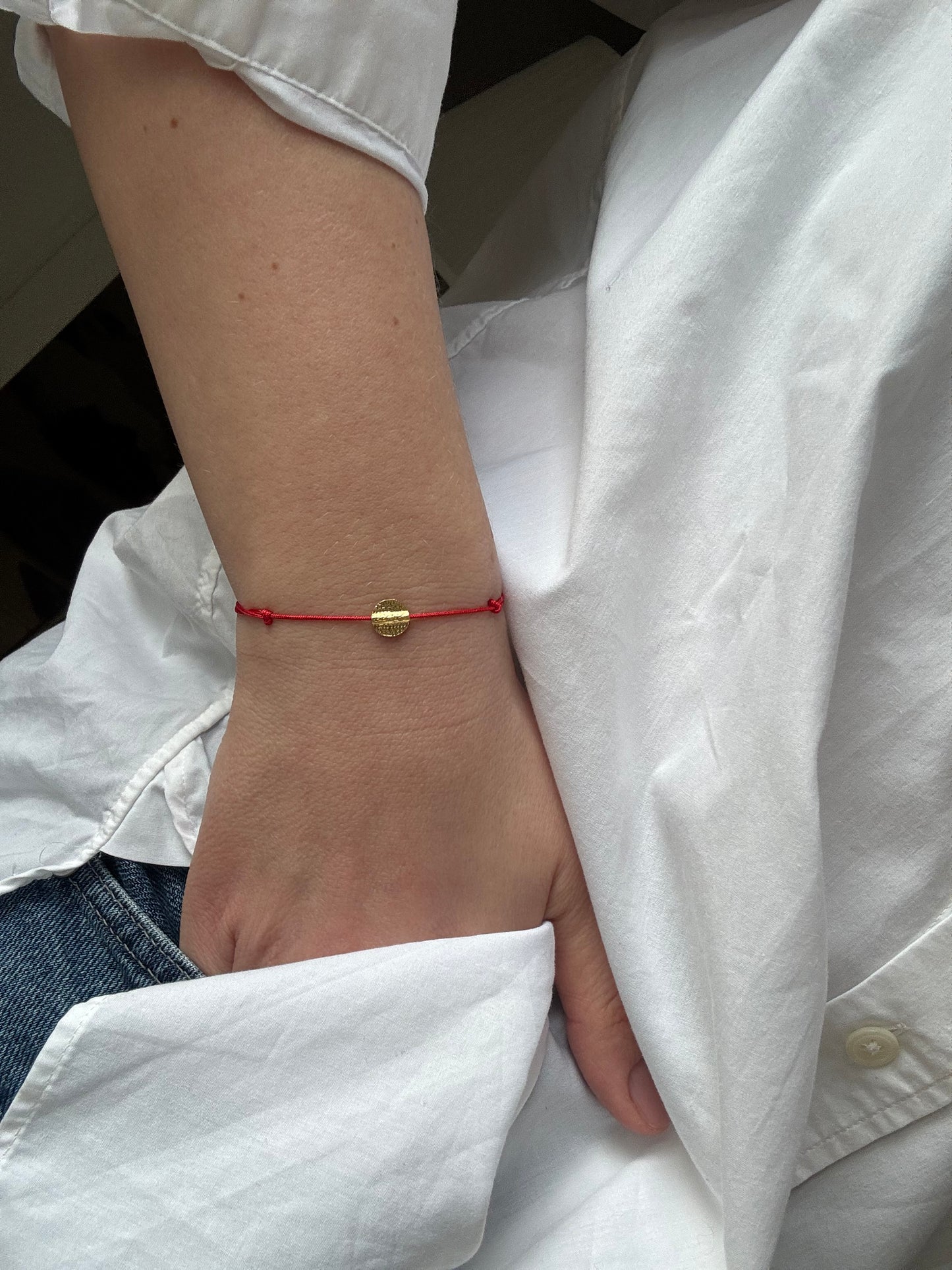 Minimal medallion bracelet
