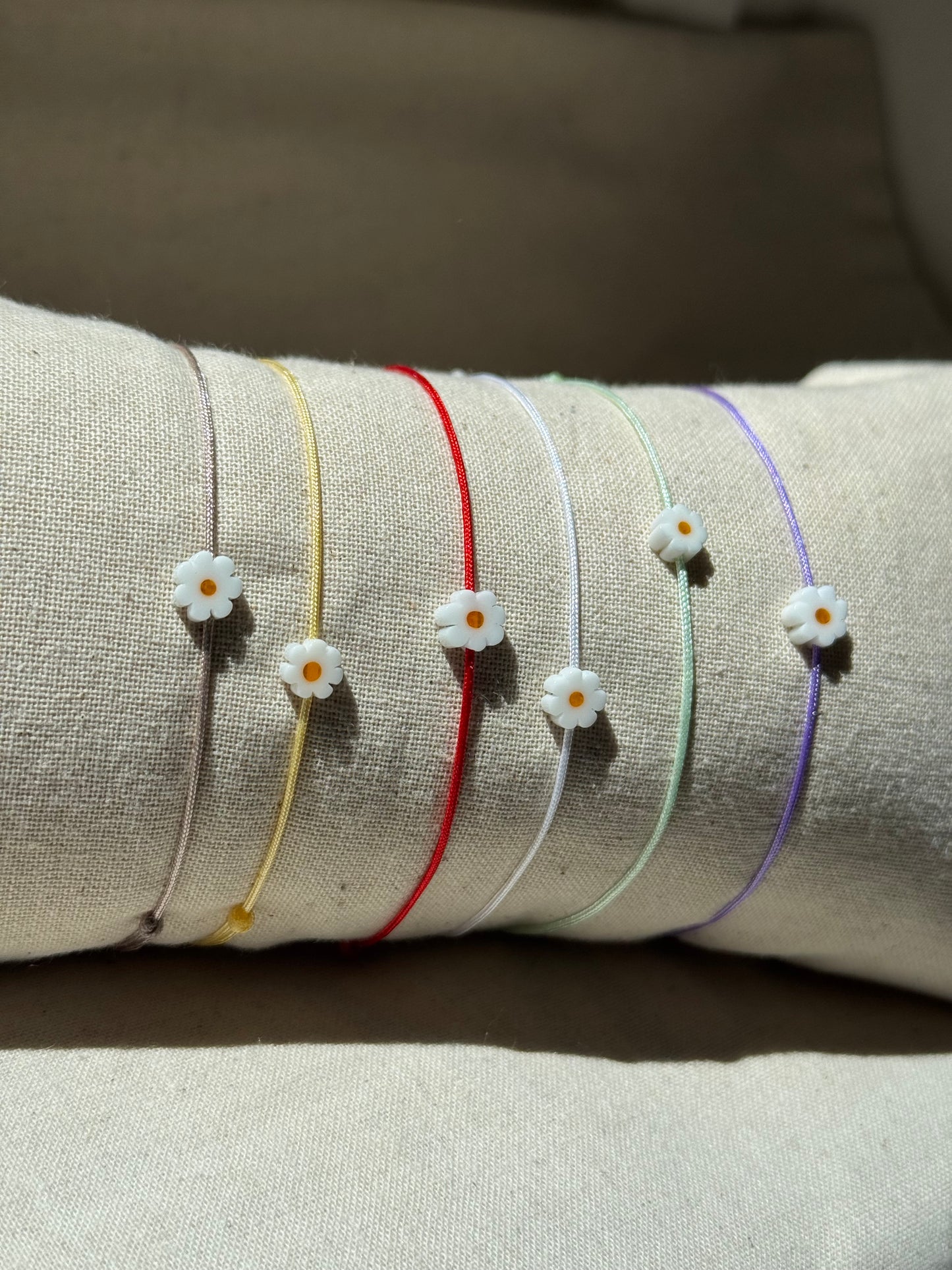 Daisy string bracelet