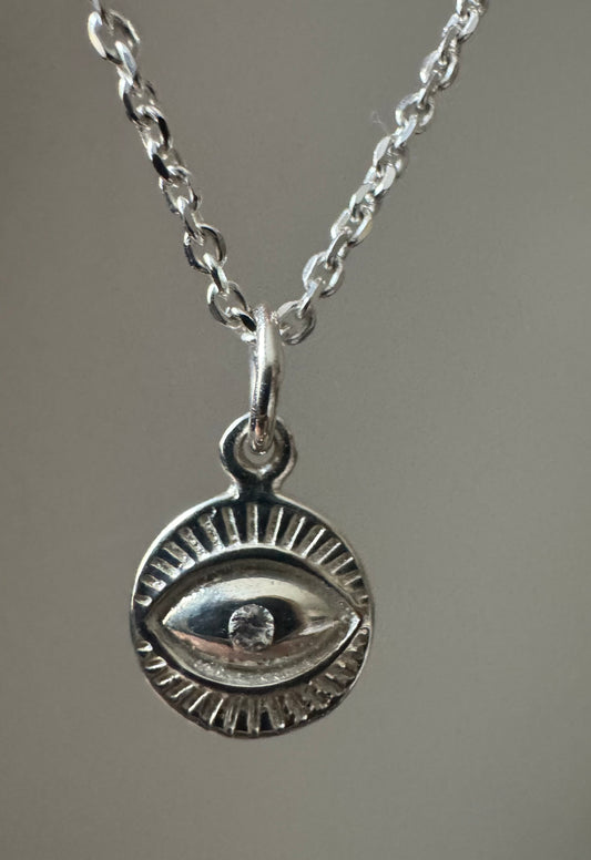 Luminous eye necklace