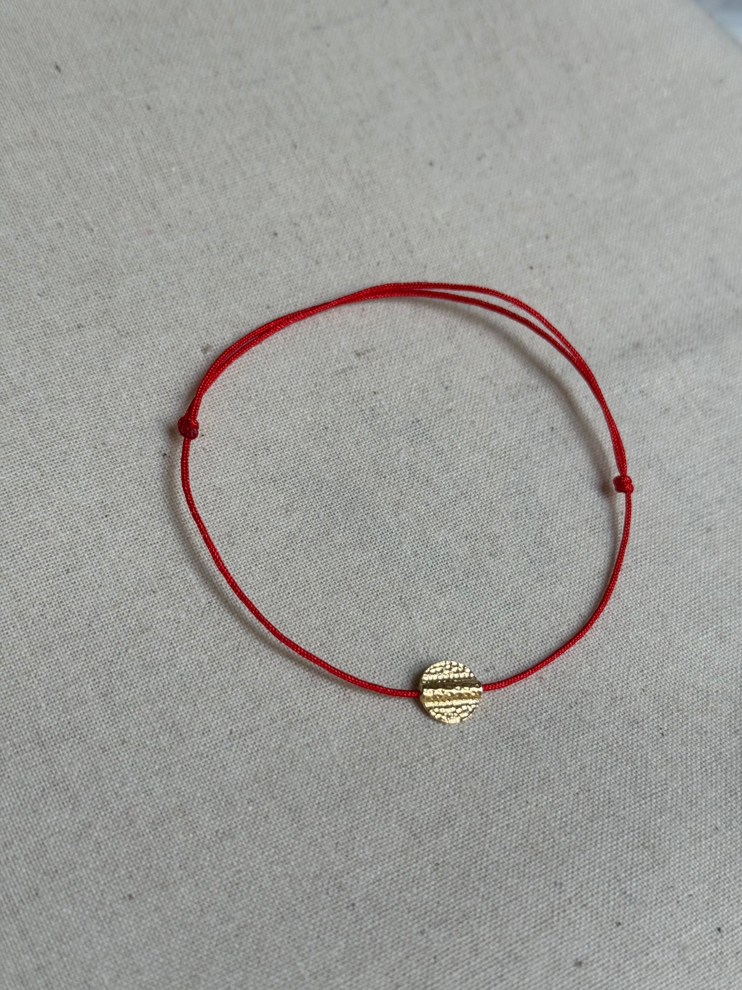 Minimal medallion bracelet