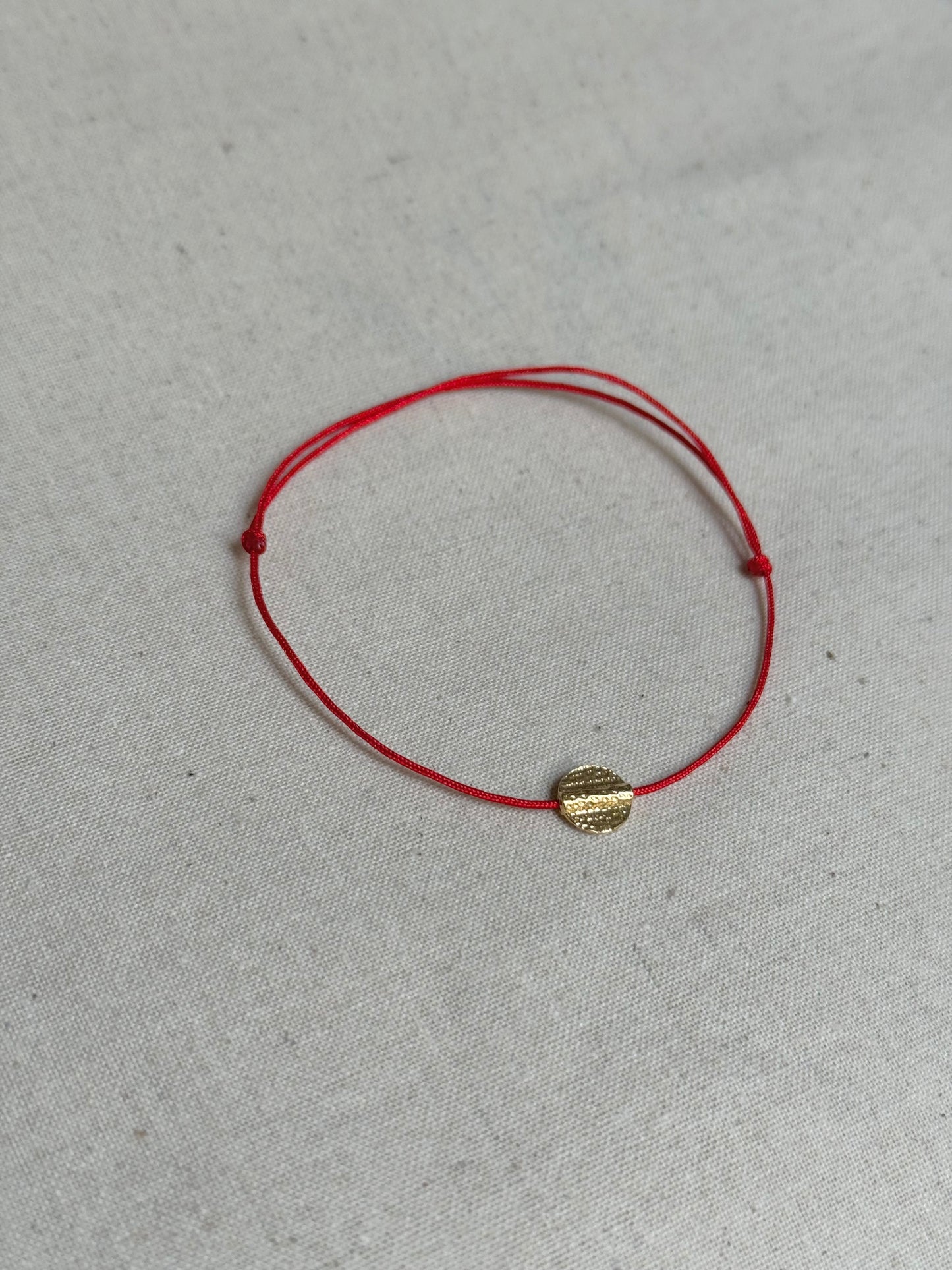 Minimal medallion bracelet