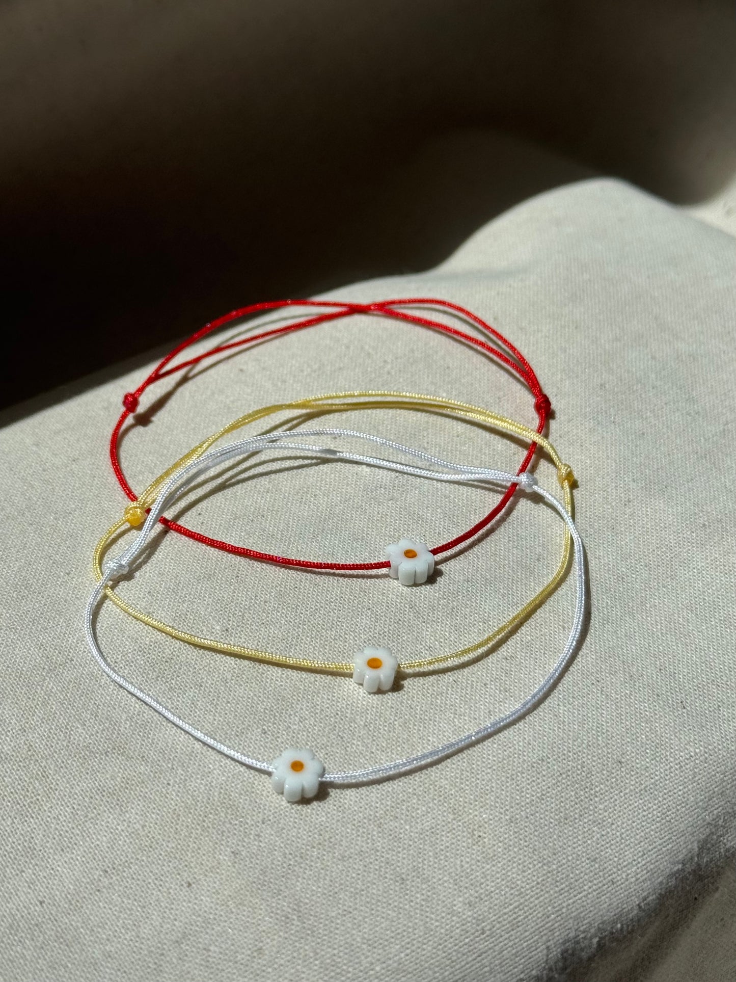 Daisy string bracelet
