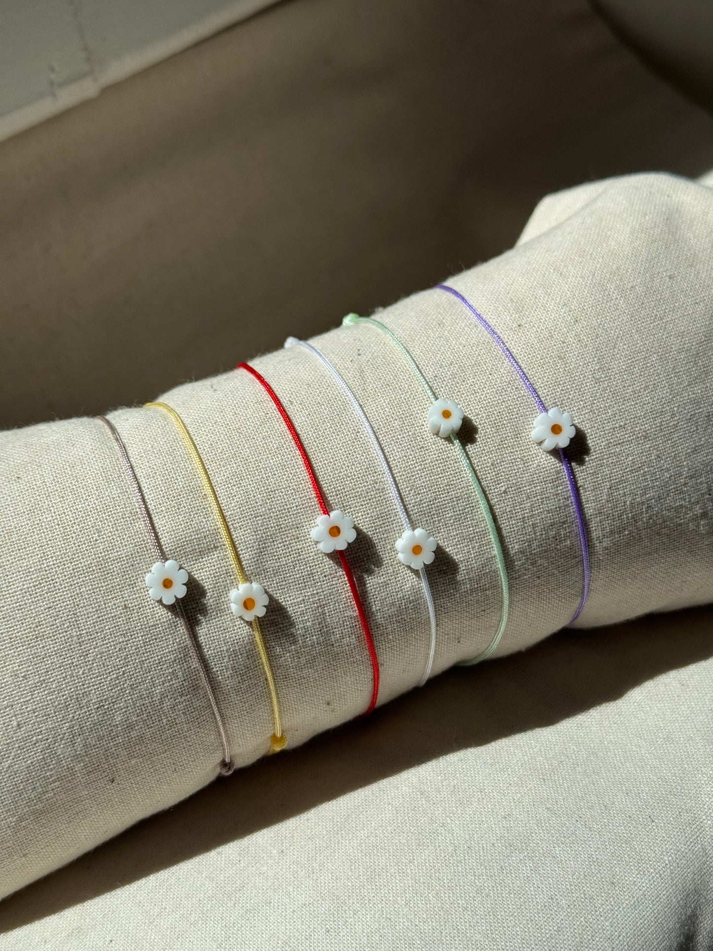 Daisy string bracelet