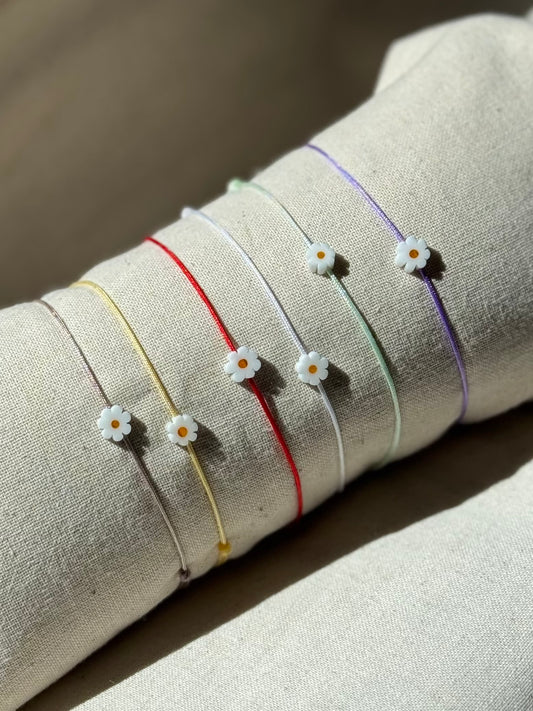 Daisy string bracelet