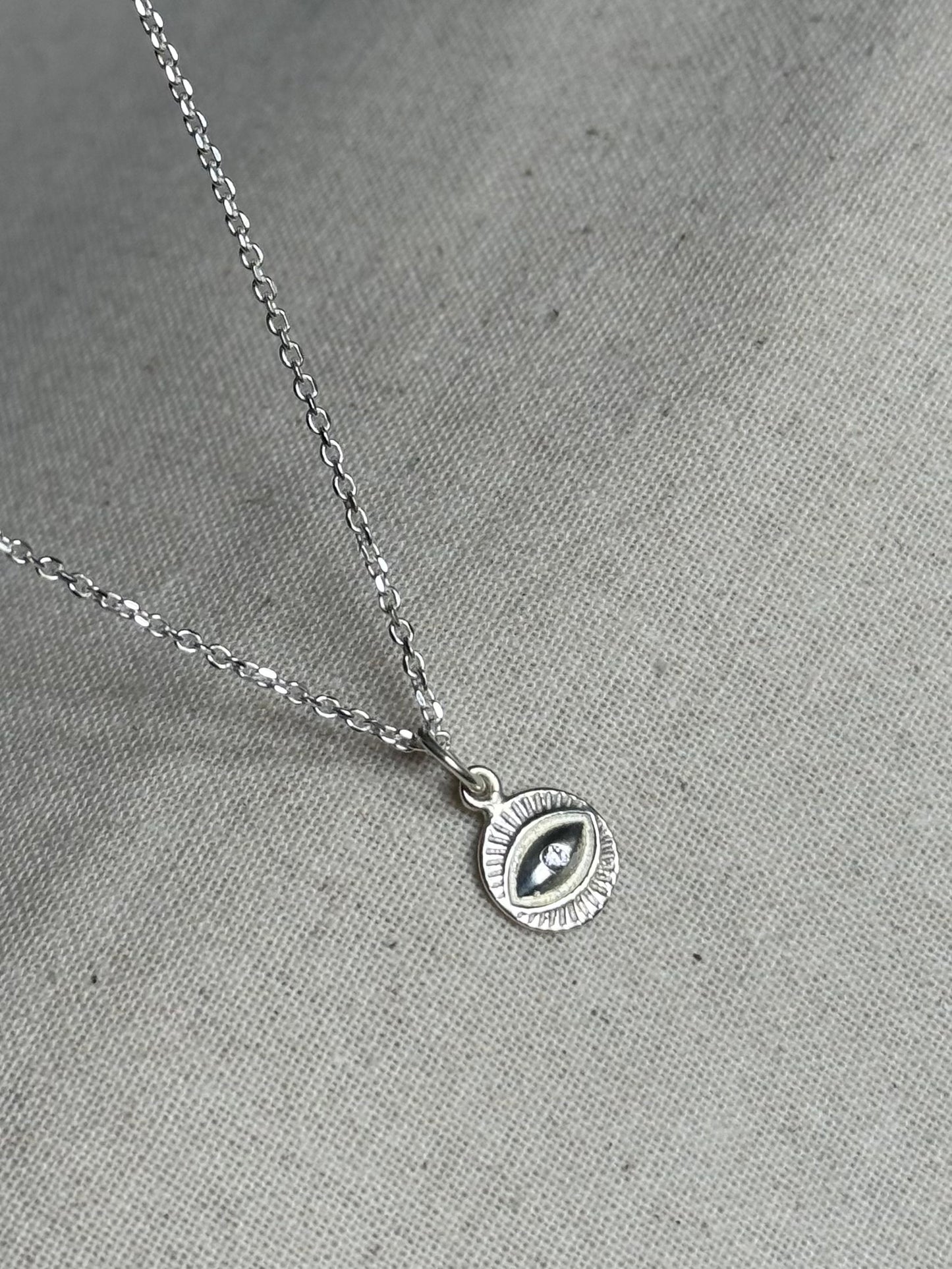 Luminous eye necklace
