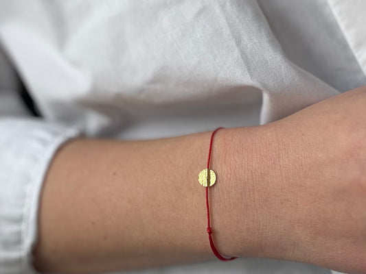 Minimal medallion bracelet