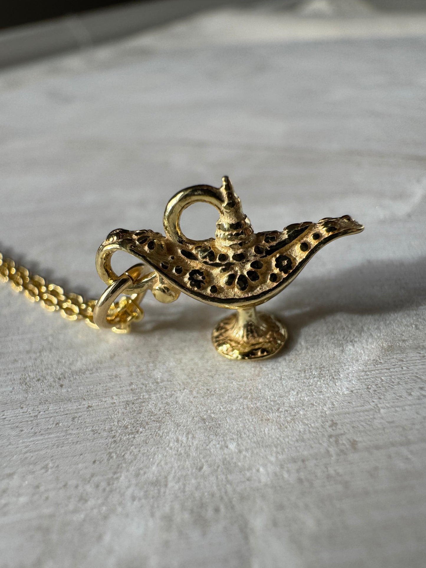 Aladdin’s lamp necklace