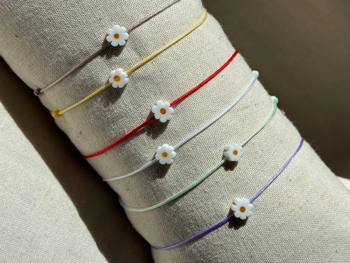 Daisy string bracelet